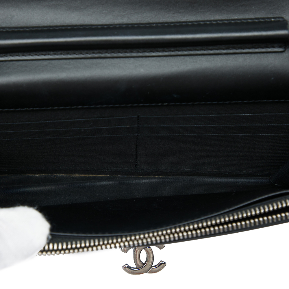 Pre-Loved Chanel Quilted Patent Golden Class Wallet on Chain - Picture 4 of 6